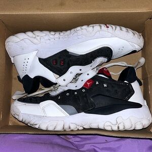 Selling my “Jordan delta 2” wore them twice but don’t see the need for them.